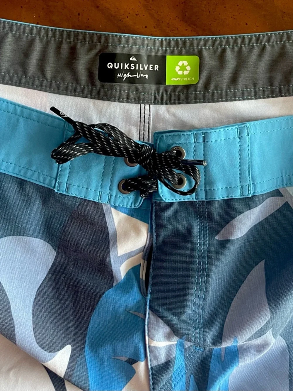 Quiksilver Blue Tropical Print Men's Boardshorts!